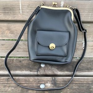 NWOT KISS-LOCK crossbody purse